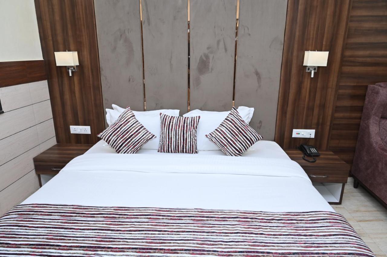 Hotel Vasdaa Grand دهرادون المظهر الخارجي الصورة