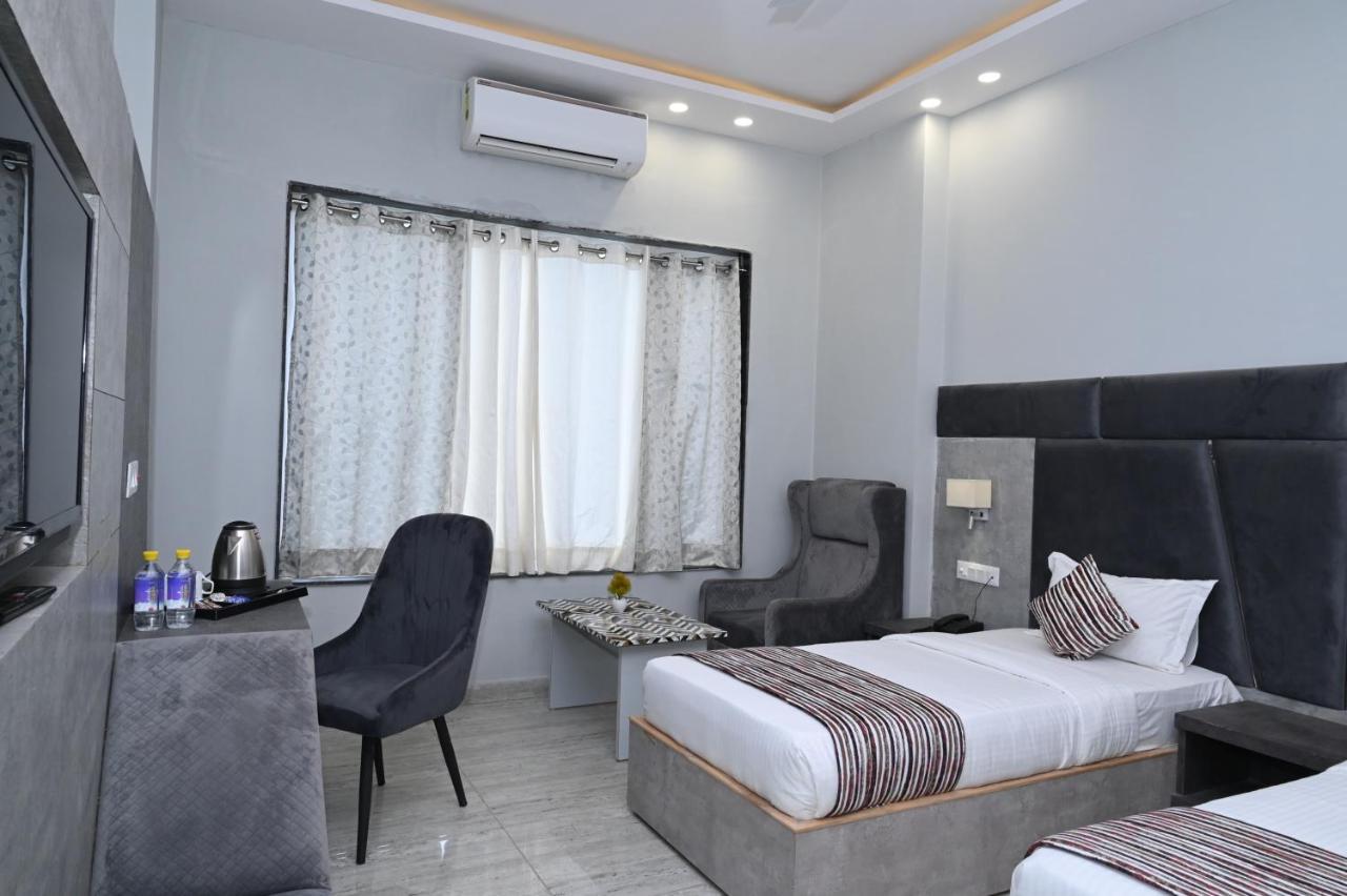 Hotel Vasdaa Grand دهرادون المظهر الخارجي الصورة