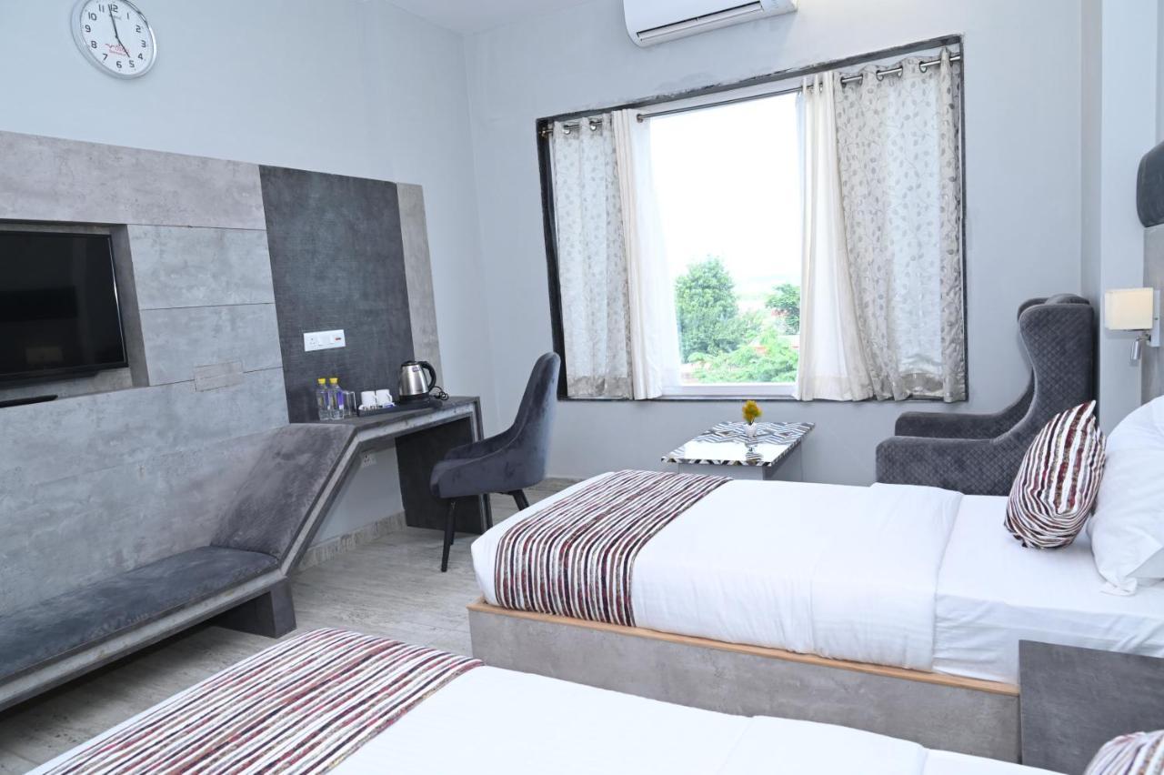 Hotel Vasdaa Grand دهرادون المظهر الخارجي الصورة